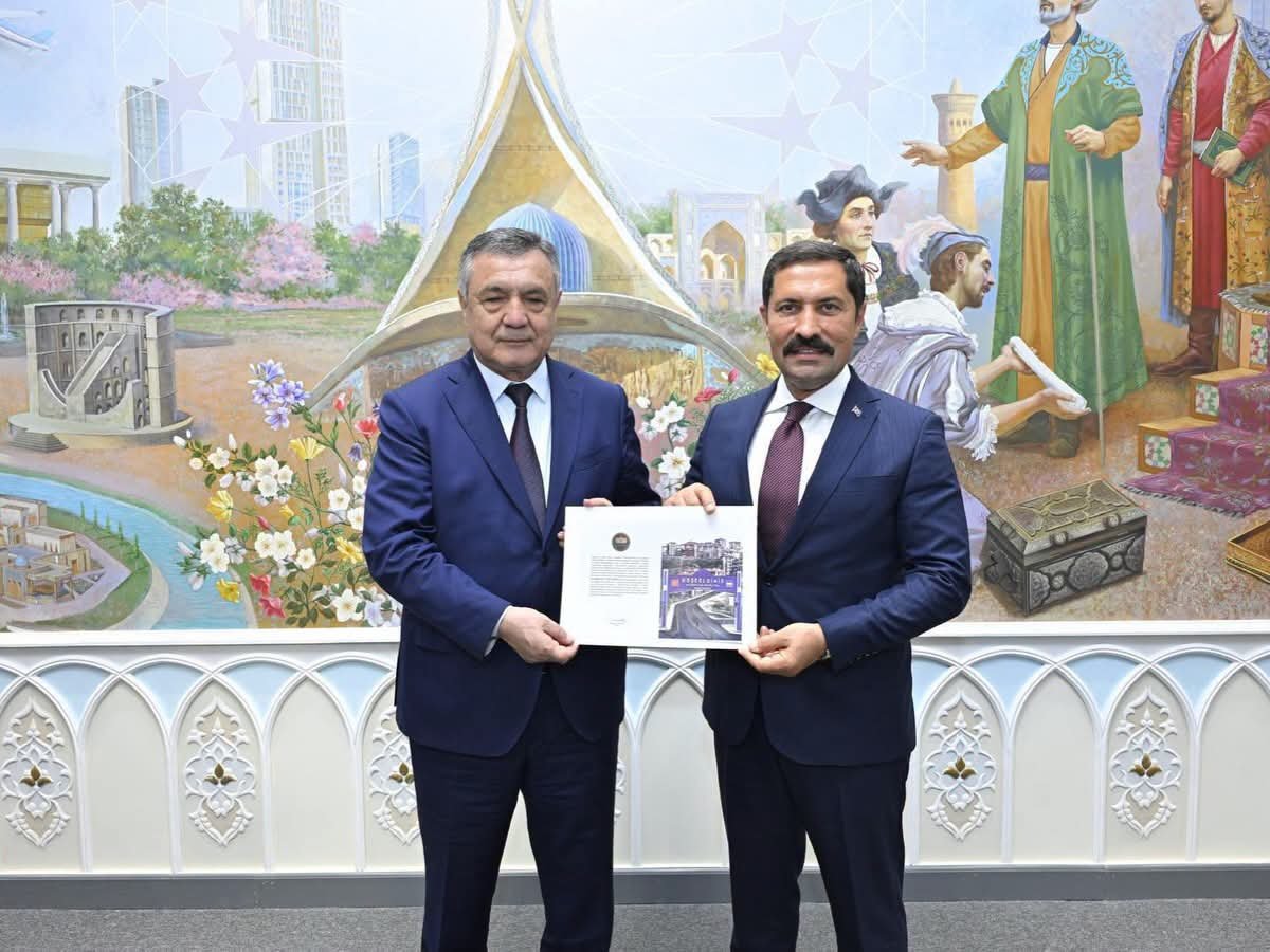 Hatay Governor Mustafa Masatlı and Speaker of the Oliy Majlis of Uzbekistan Nurdinjon Ismoilov during their meeting.
