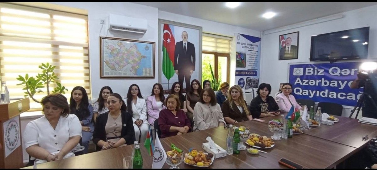 Qərbi Azərbaycan İcmasının Nizami rayon nümayəndəliyində keçirilən iclasın iştirakçıları.