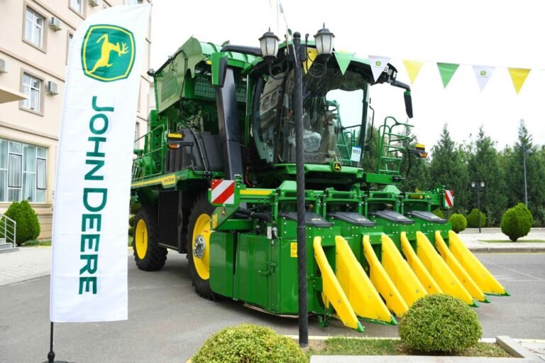 John Deere agricultural technologies presented at ADAU
