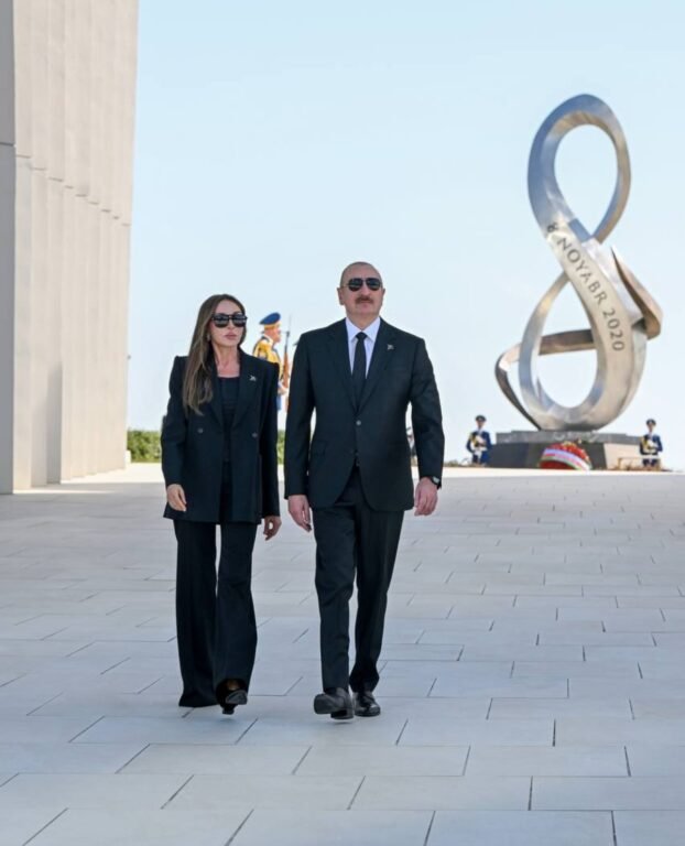 Ильхам Алиев и Мехрибан Алиева в Парке Победы в Баку
