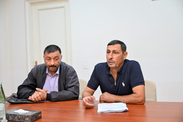 Министр сельского хозяйства Азербайджана Меджнун Мамедов на встрече с гражданами в Шабране
