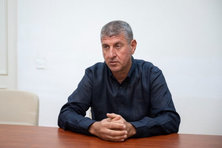 Министр сельского хозяйства Азербайджана Меджнун Мамедов на встрече с гражданами в Шабране