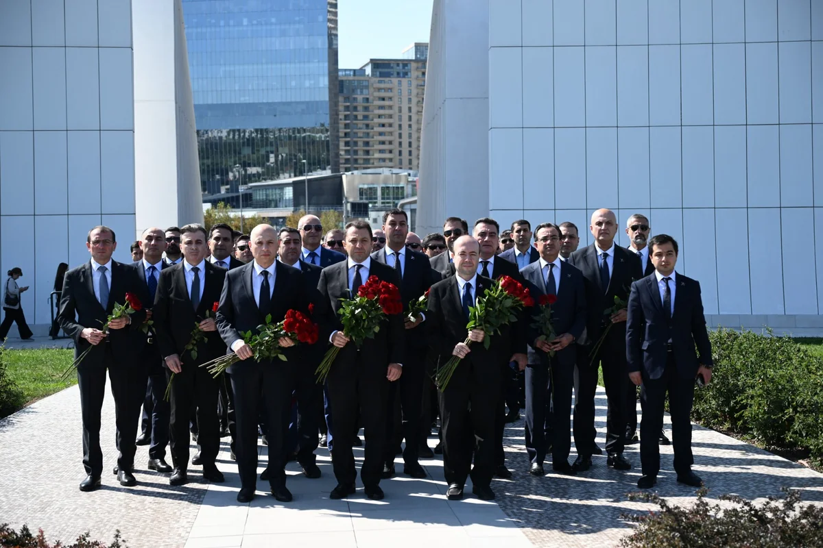 Руководство МИД Азербайджана в Парке Победы в Баку