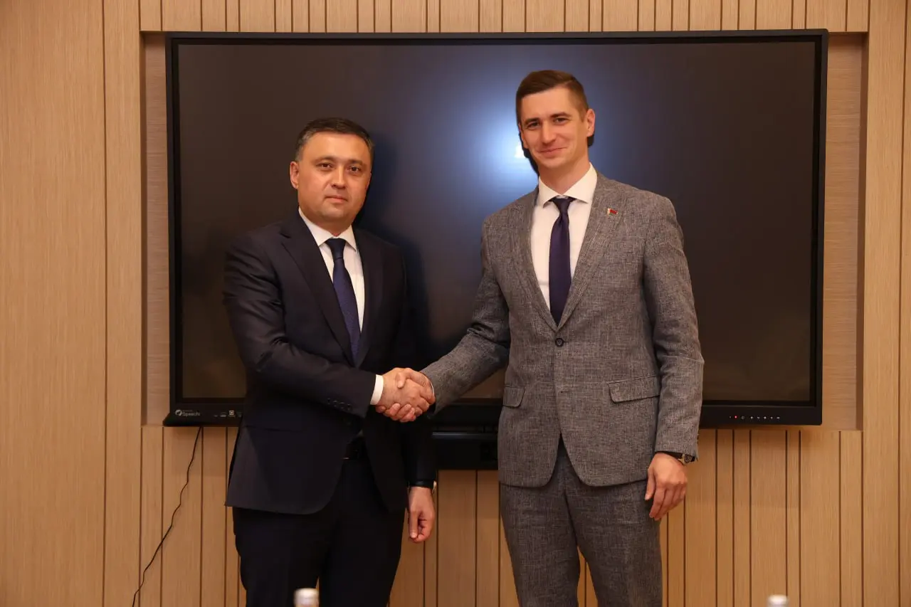 Officials of Uzbekistan and Belarus at a tourism cooperation meeting