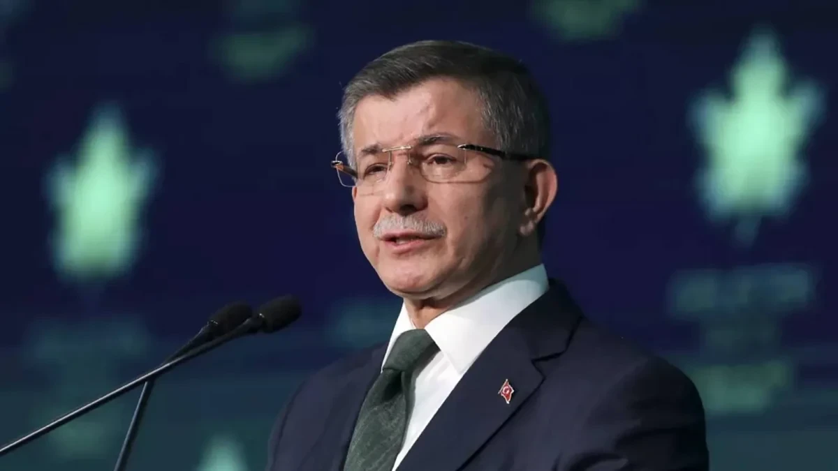 Əhməd Davudoğlu rəsmi tədbirdə