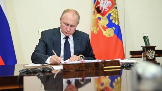 Russian President Vladimir Putin at an official ceremony