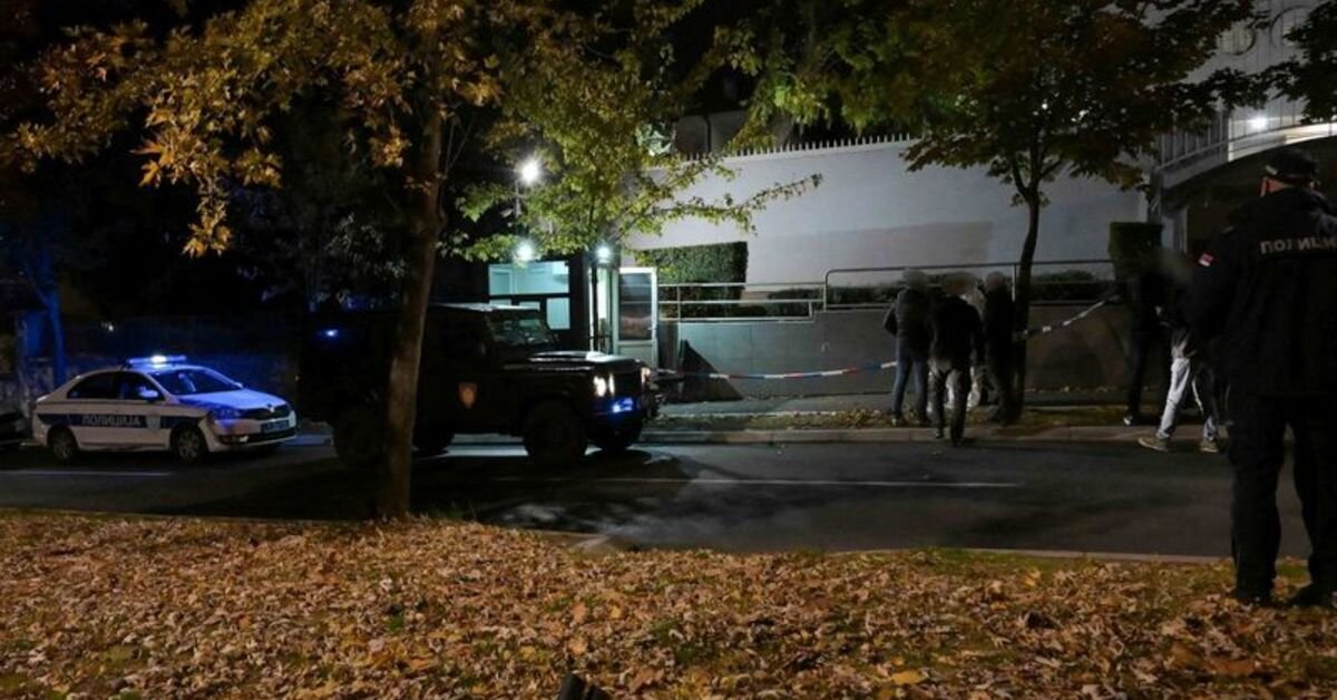 В Сербии полицейский застрелил нападавшего с ножом у посольства Израиля