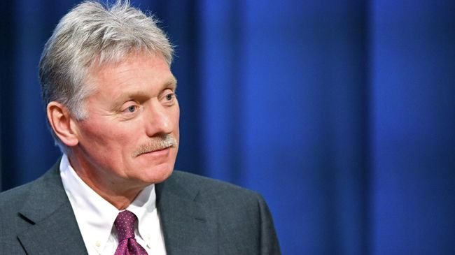 Rusiya prezidentinin mətbuat katibi Dmitri Peskov jurnalistlərə açıqlama verir