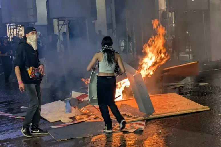 Полиция на улице Милана во время протестов