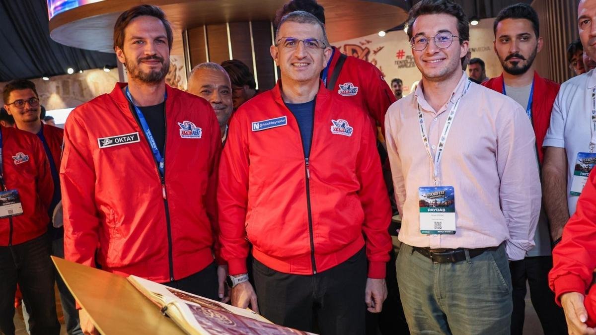 Haluk Bayraktar at the Demirören Medya stand at TEKNOFEST Güneydoğu in Şanlıurfa