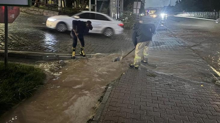 Livni Türkiyənin bir sıra vilayətlərində həyatı iflic etdi: küçə uçqunu, evlər və müəssisələr su altında qaldı