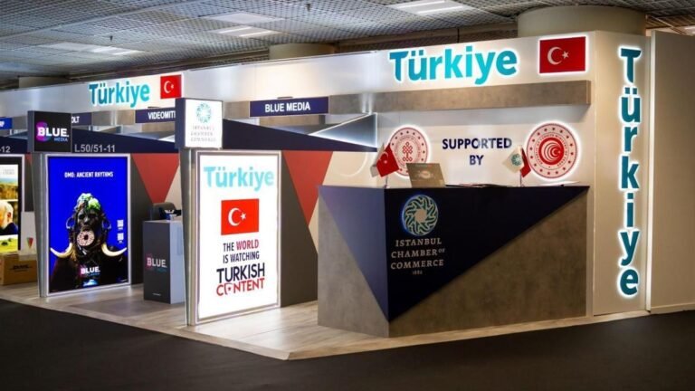 Britaniya Şurası binasının yanında IELTS imtahanı afişası