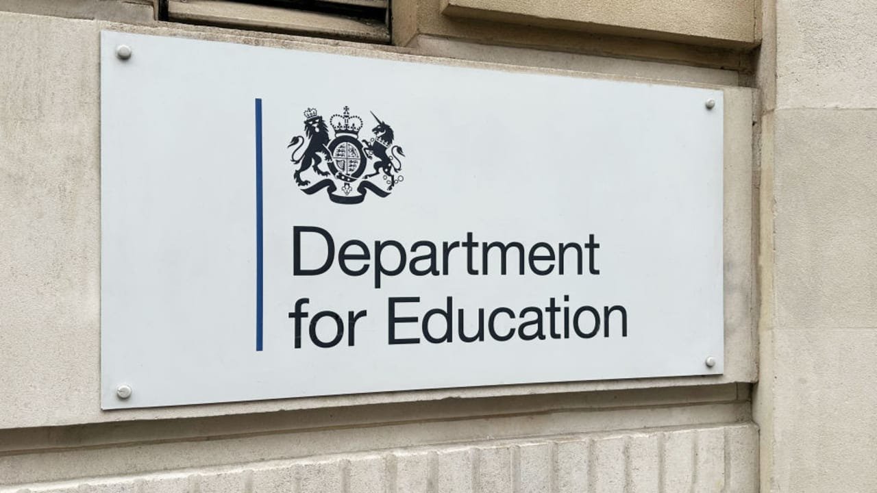 Здание Департамента образования Великобритании на Уайтхолле