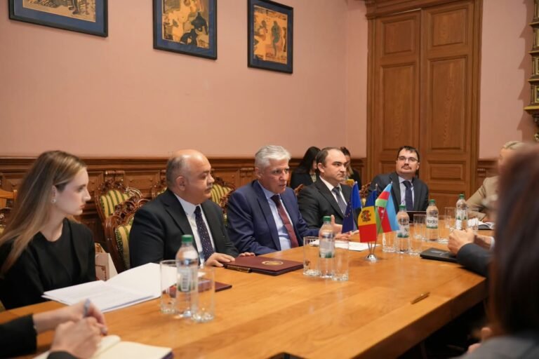Подписание меморандума о сотрудничестве между театрами Азербайджана и Молдовы