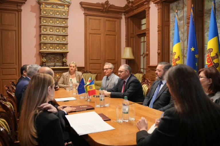 Подписание меморандума о сотрудничестве между театрами Азербайджана и Молдовы