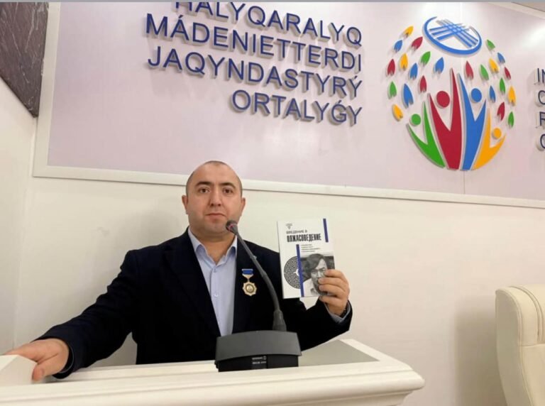 Aqil Alasgar receiving the Kemal Tokayev Order in Kazakhstan