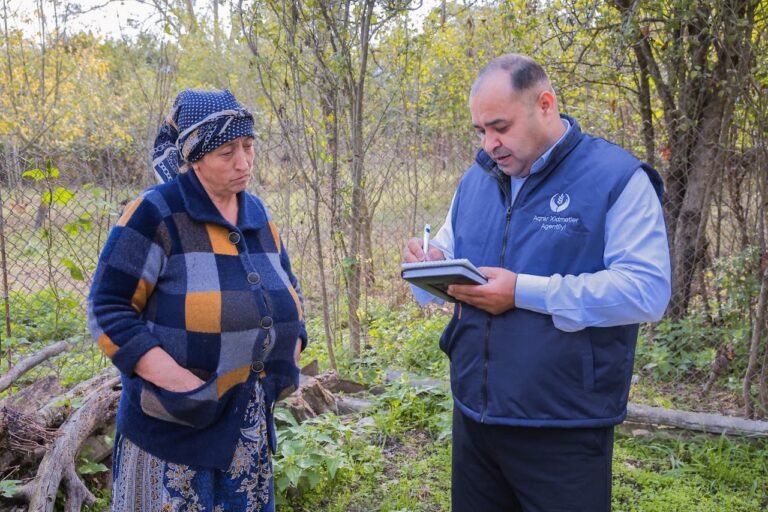 Field visit by the Agrarian Services Agency in Hasanriz village, Aghdara district