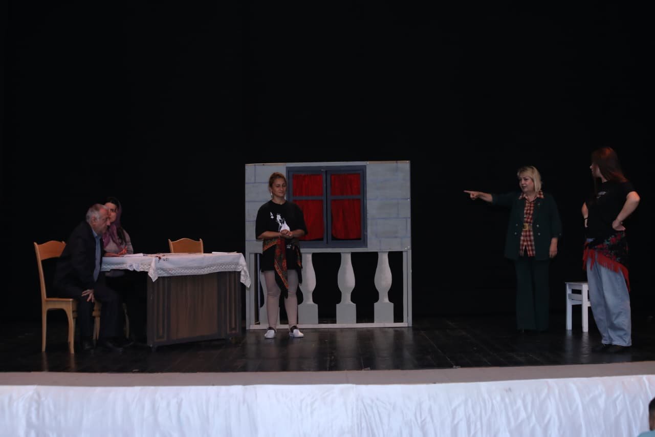 Lənkəran teatrında “Çinarənin elçiləri” tamaşasının məşqləri davam edir