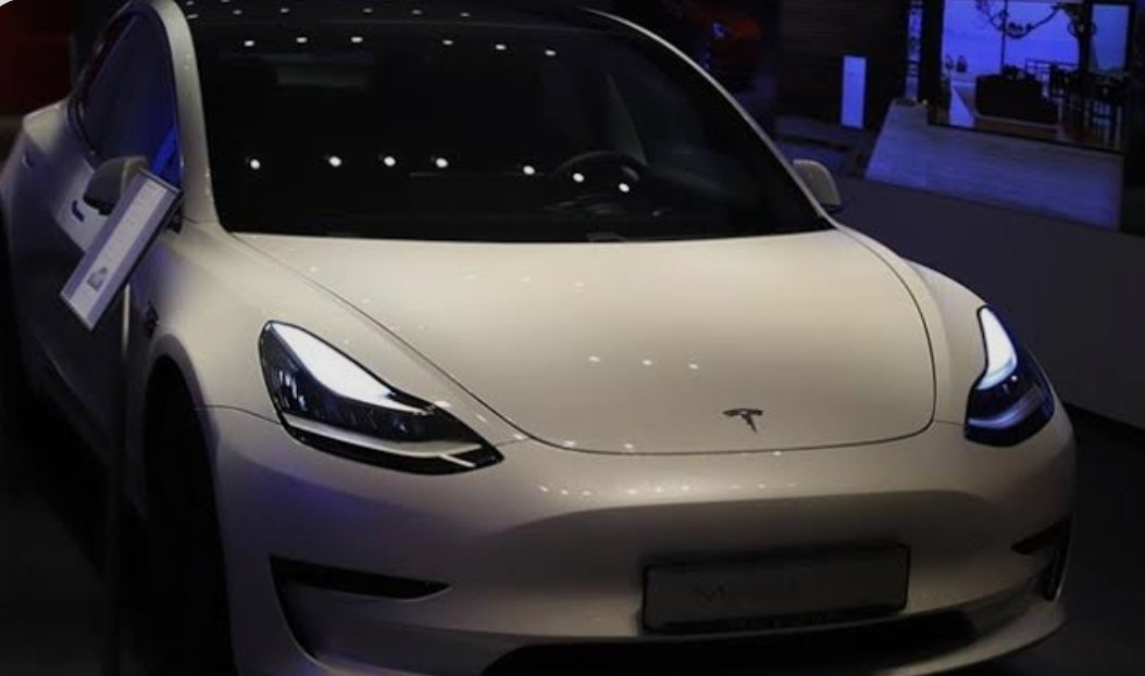 Tesla avtomobili təriflər aldı, lakin İlon Maskın vədləri şübhə doğurur