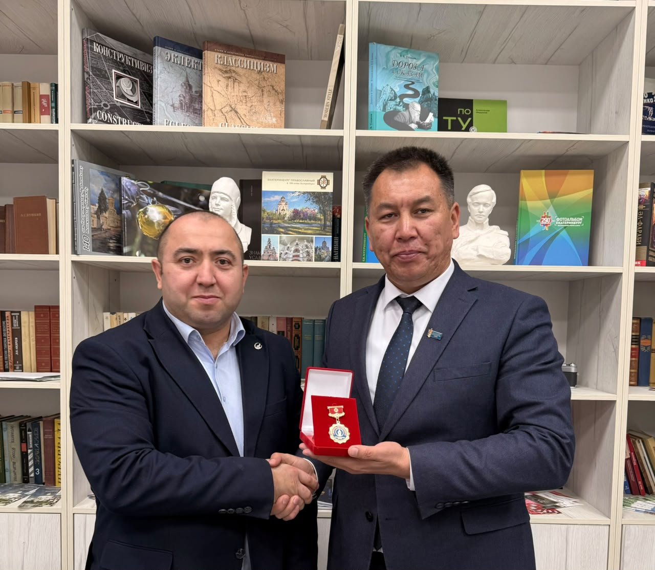 Aqil Ələsgər Qırğızıstanda “Ən yaxşı jurnalist” medalı ilə təltif olunub