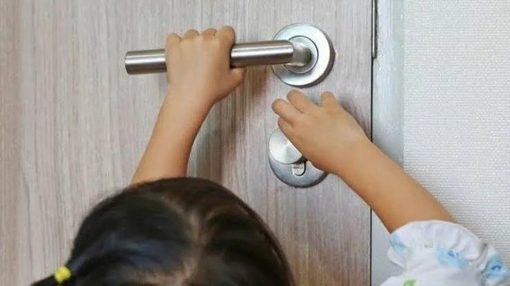Rescuers Free Children Trapped Behind Closed Doors in Baku