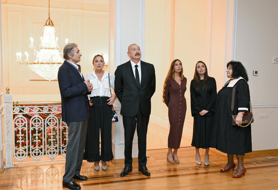 Ilham Aliyev and Mehriban Aliyeva visit retrospective exhibition "My Abshéron: Üstə göl"