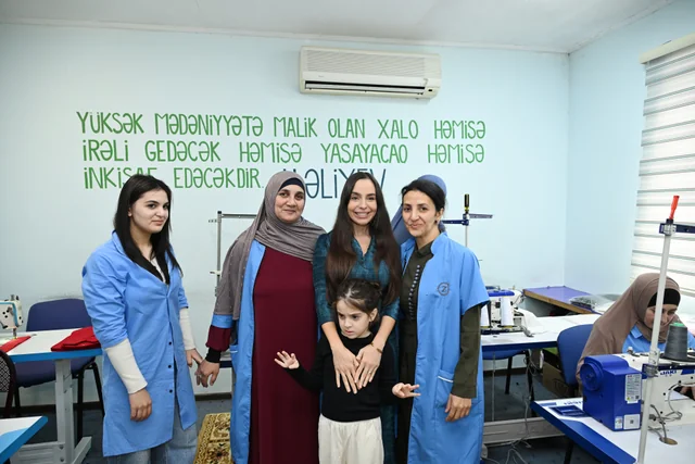 Gənc Vətənpərvərlər”İctimai Birliyi olaraq Vətənə borcumuzu bu gün gələcəyin gənclərinə vətənpərvərlik və milli qürur hissinin aşılanmasını uğurla yerinə yetiririk .