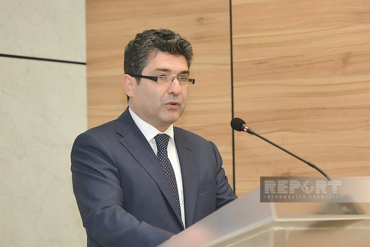 Bakıda Azərbaycan-Laos biznes forumunda çıxış edən iqtisadiyyat nazirinin müavini Anar Axundov